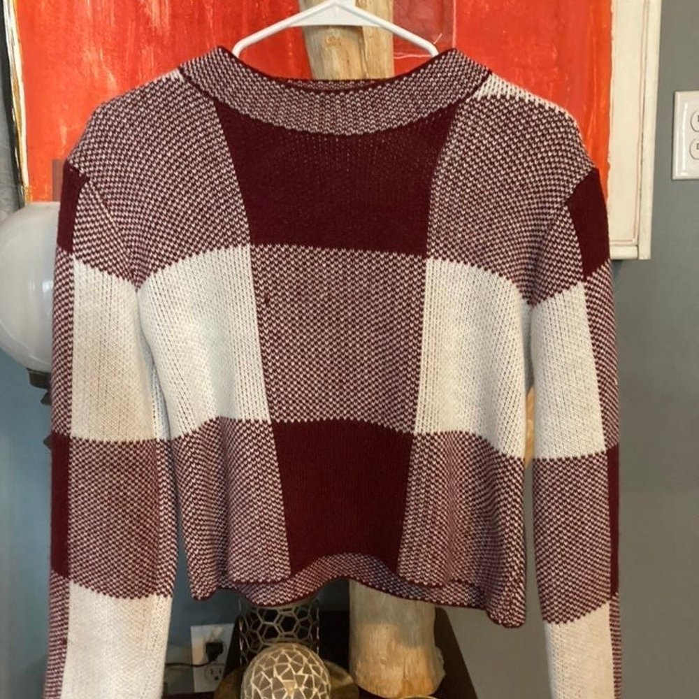 SHEIN Burgundy Cropped Cable Sweater